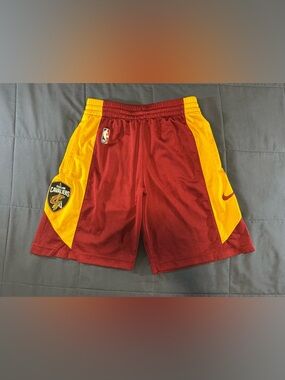 Nike Youth Cleveland Cavaliers NBA Basketball Shorts Size S-8 Maroon Gold